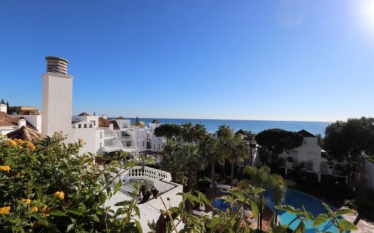 Duplex penthouse in the exclusive complex of “White Pearl Beach” in Elviria
