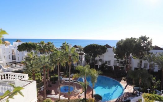 Duplex penthouse in the exclusive complex of “White Pearl Beach” in Elviria