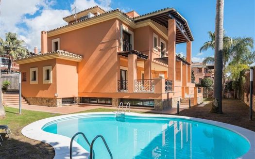 Second beach line Villa in East Marbella Los Monteros
